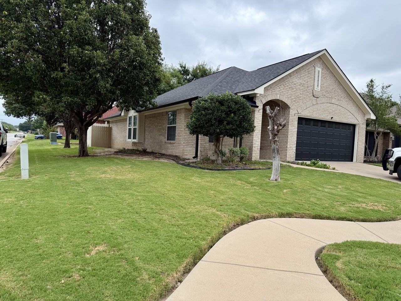 1001 Roberts Bend Ct - Photo 4 of 34