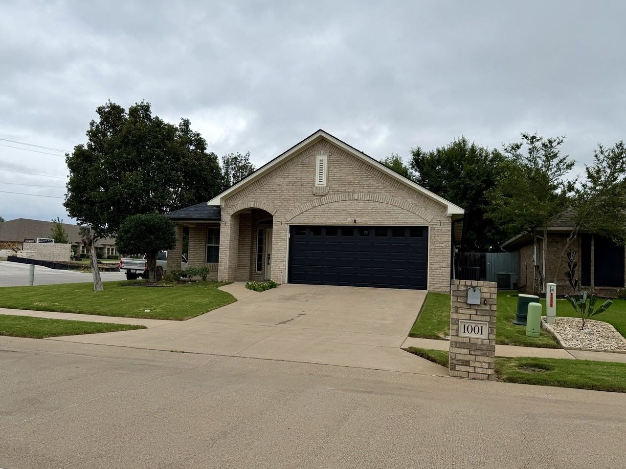 1001 Roberts Bend Ct - Photo 6 of 34
