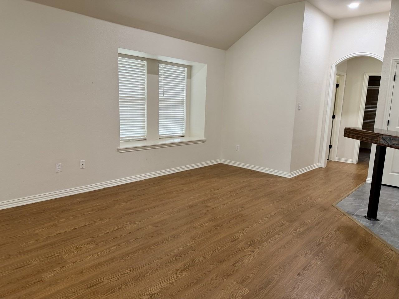 1001 Roberts Bend Ct - Photo 7 of 34