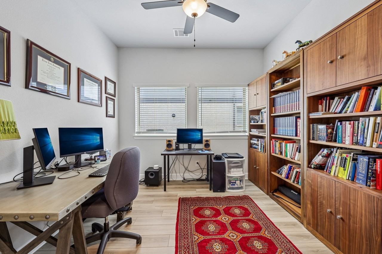 1609 19th St - Photo 4 of 29