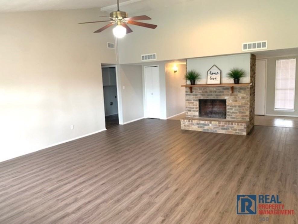 3824 Hackberry Ln - Photo 3 of 10
