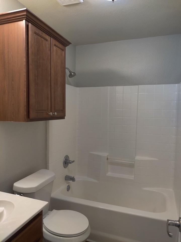 204 Bayfield Dr - Photo 5 of 5