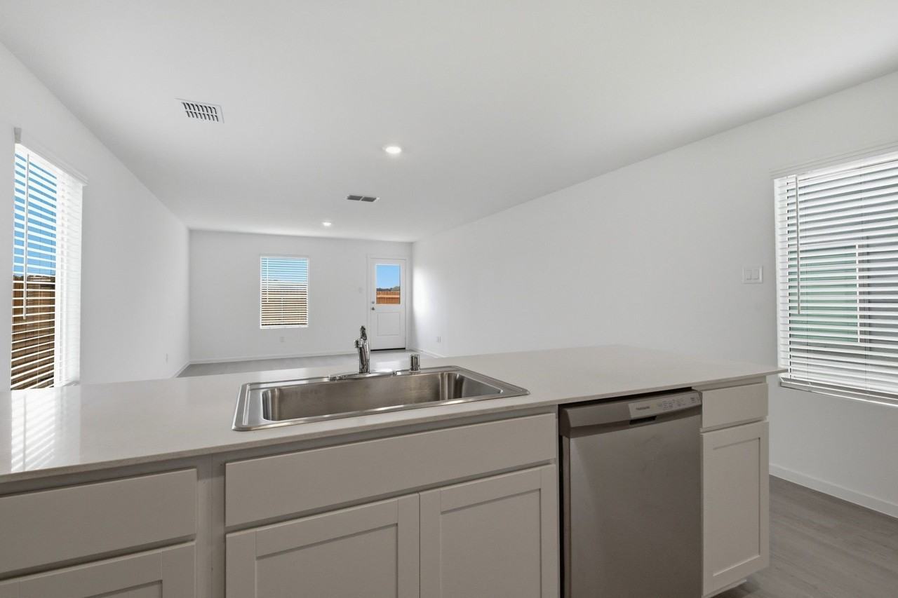 6307 Sandpiper Ln - Photo 7 of 36