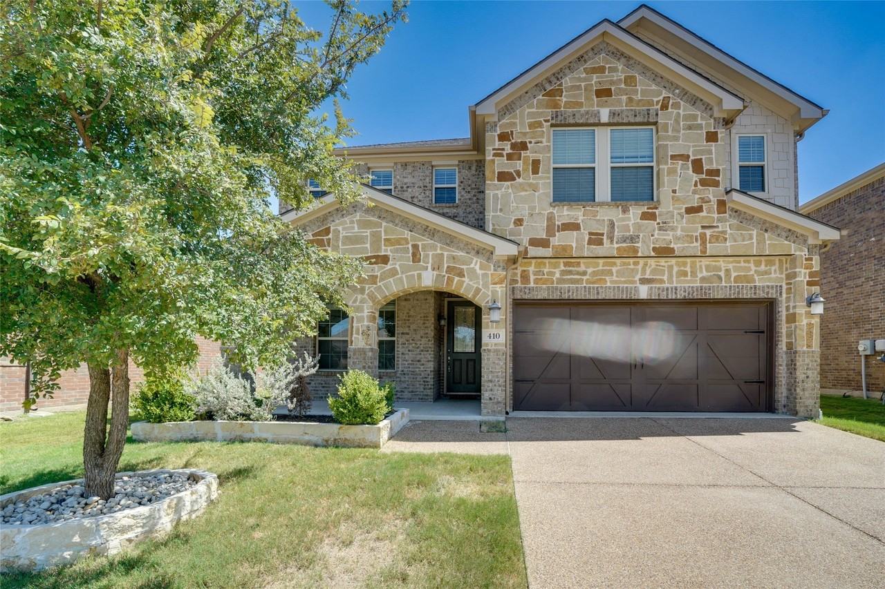 410 Club House Dr - Photo 2 of 37