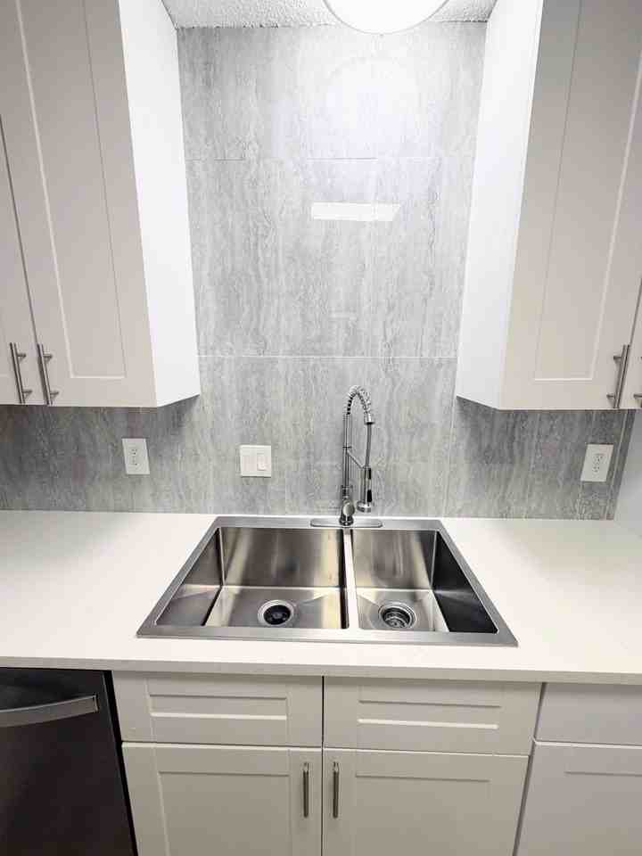 7501 April Ln - Photo 6 of 17