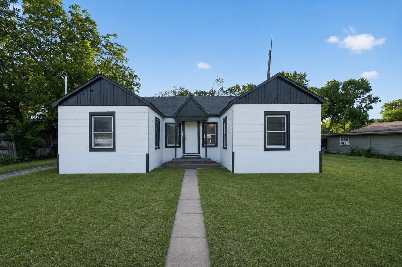 351 S Waco St - Photo 2 of 12