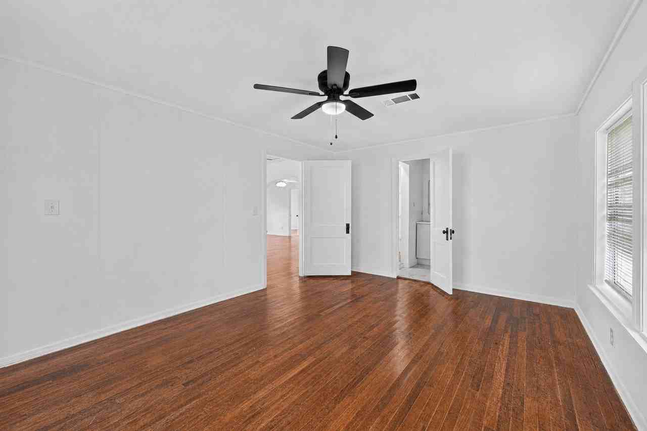351 S Waco St - Photo 5 of 12