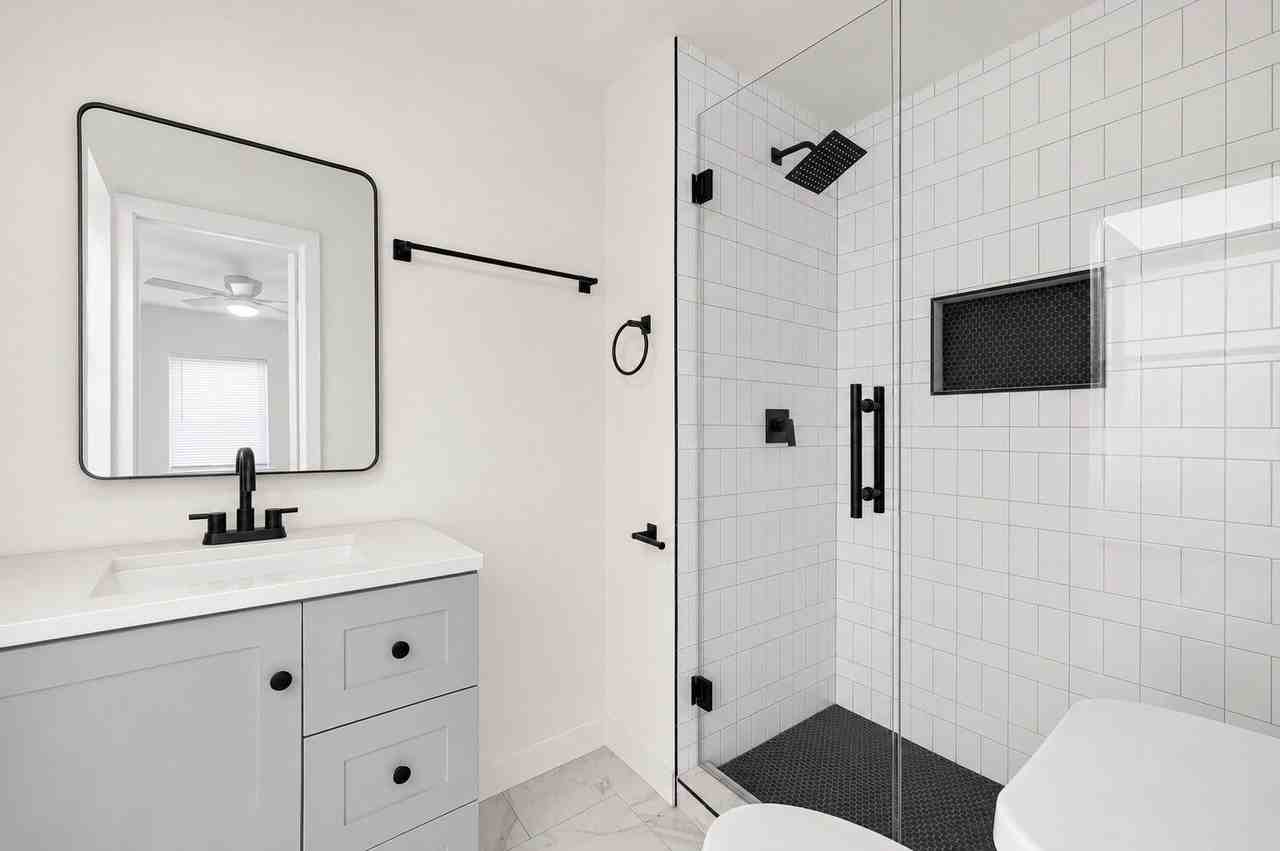 351 S Waco St - Photo 6 of 12