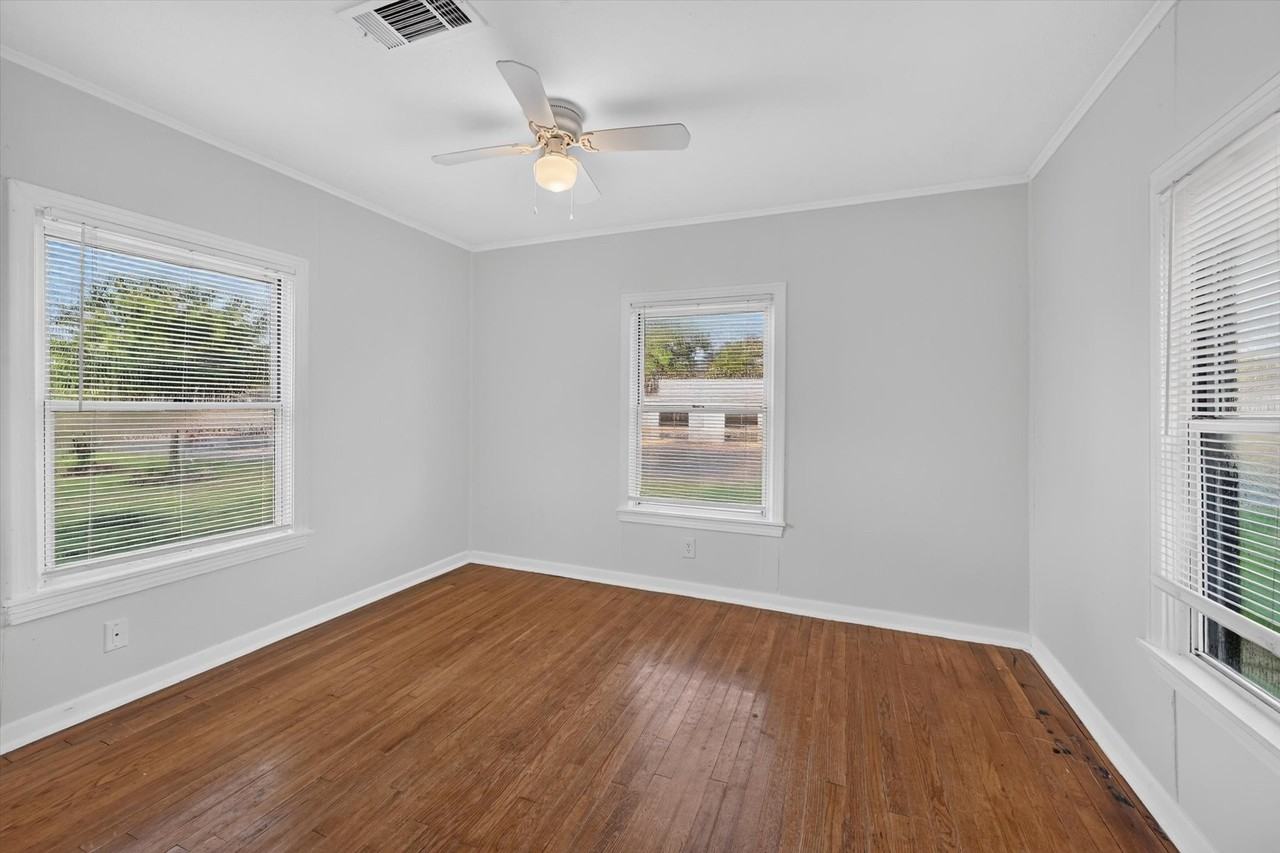 351 S Waco St - Photo 7 of 12