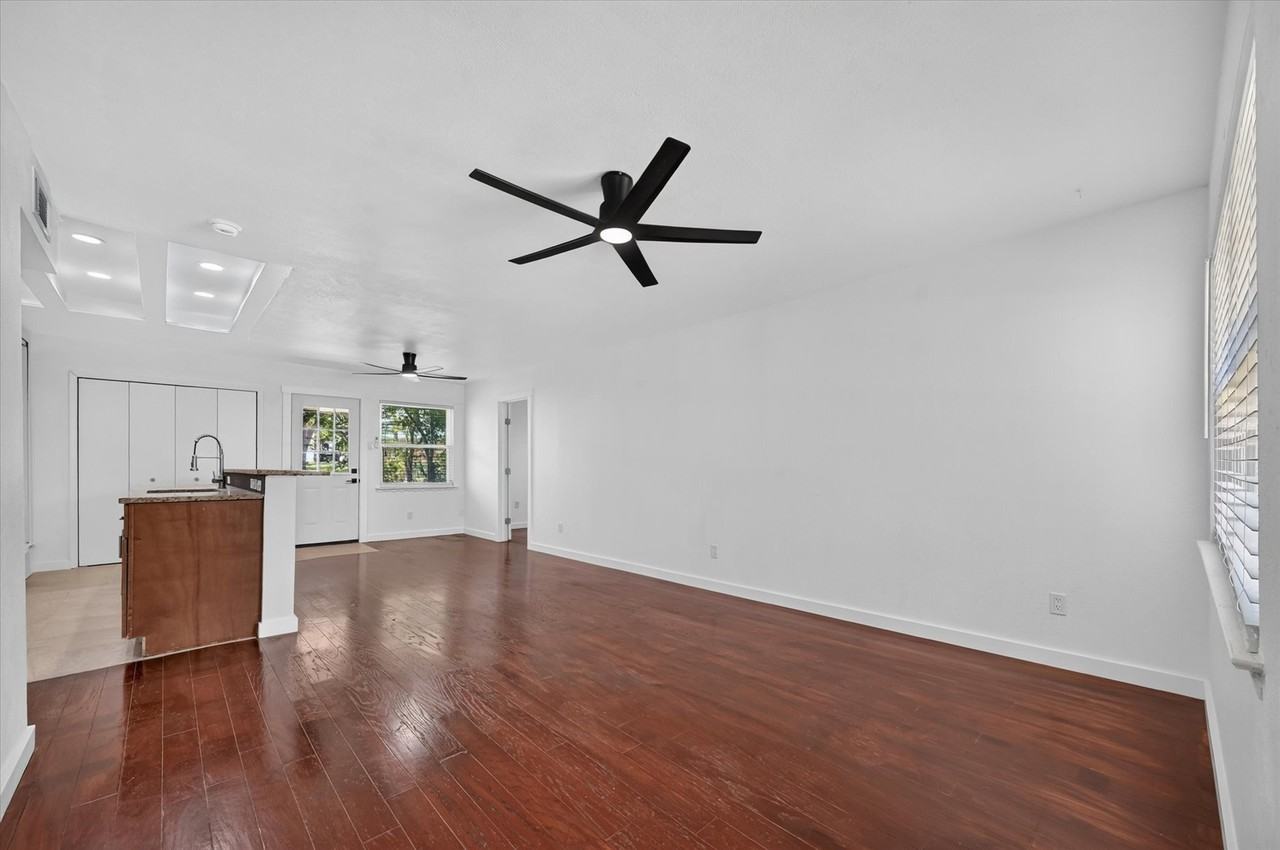 2861 Mark Twain Dr - Photo 2 of 9