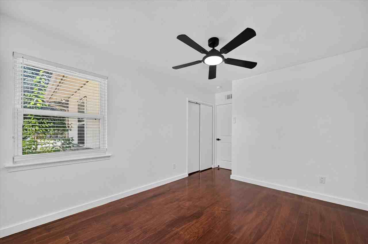 2861 Mark Twain Dr - Photo 5 of 9
