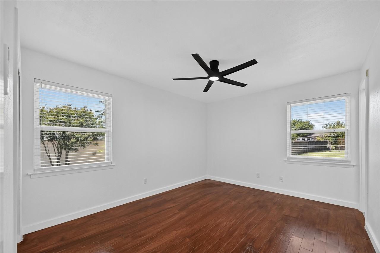 2861 Mark Twain Dr - Photo 6 of 9