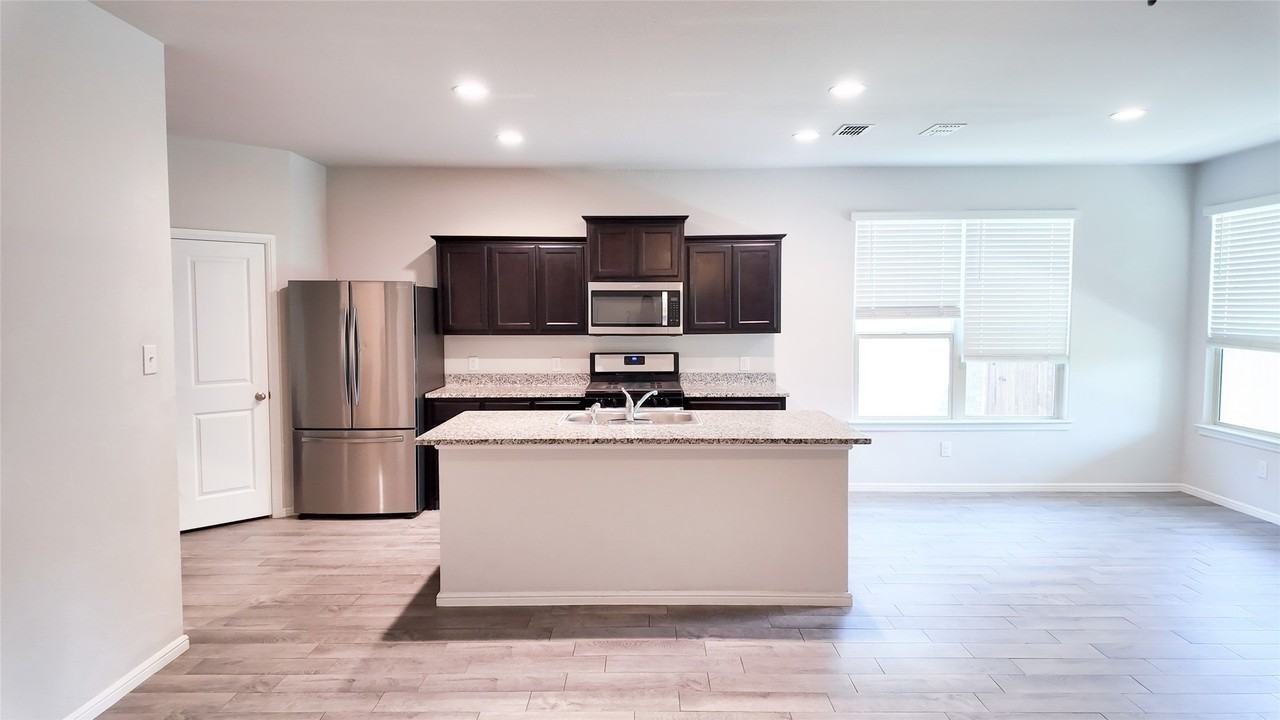 8304 Twisted Pine Way - Photo 3 of 17