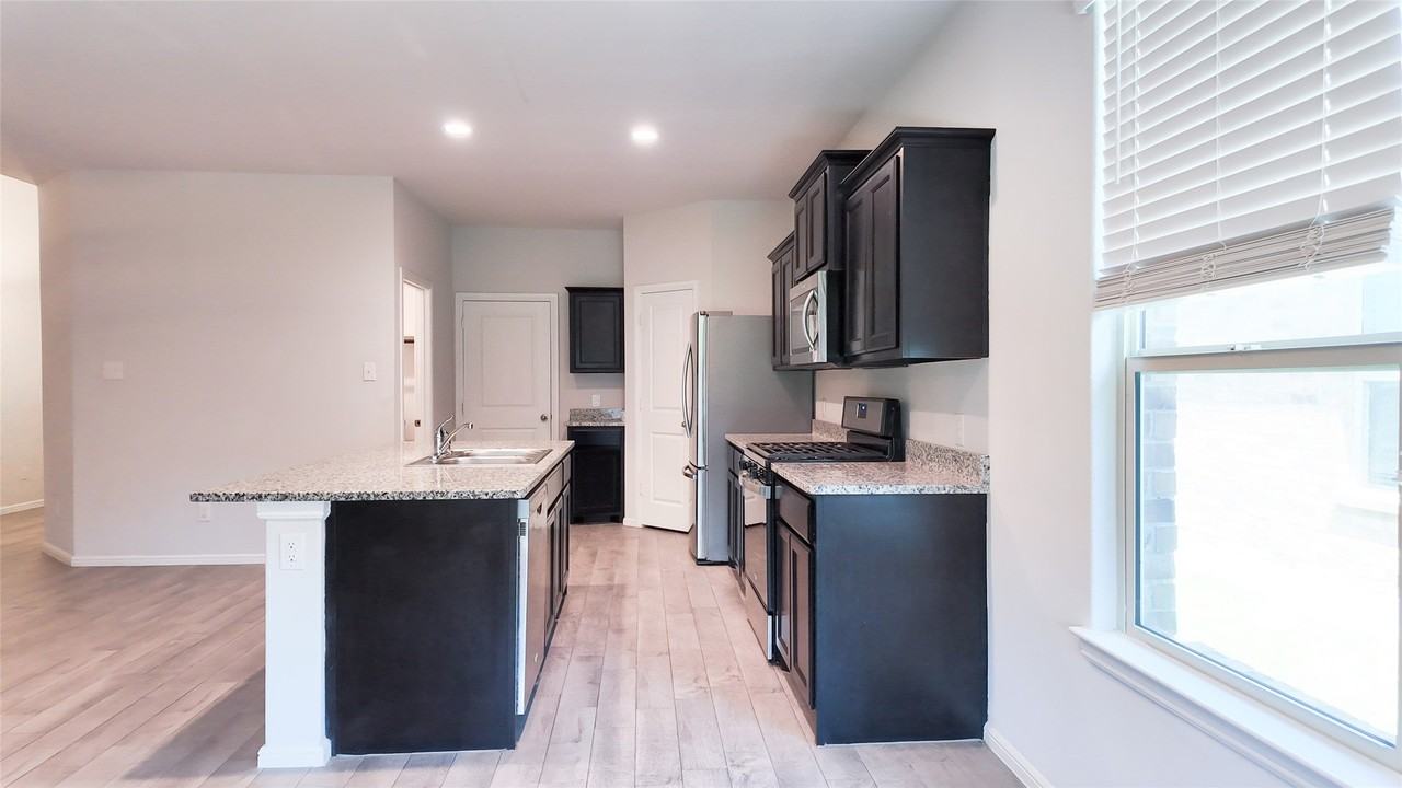 8304 Twisted Pine Way - Photo 4 of 17