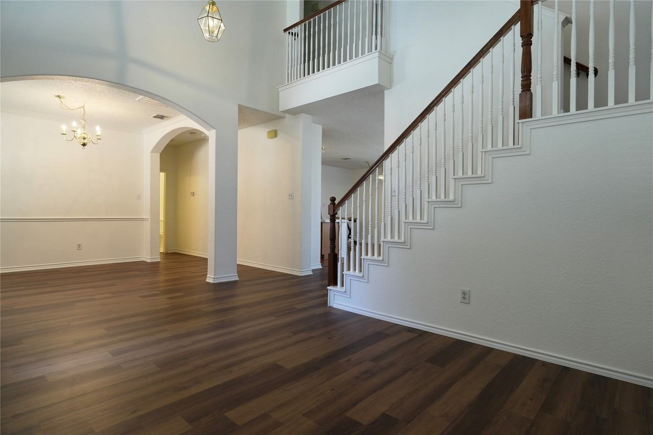 2032 Fox Glen Dr - Photo 2 of 24