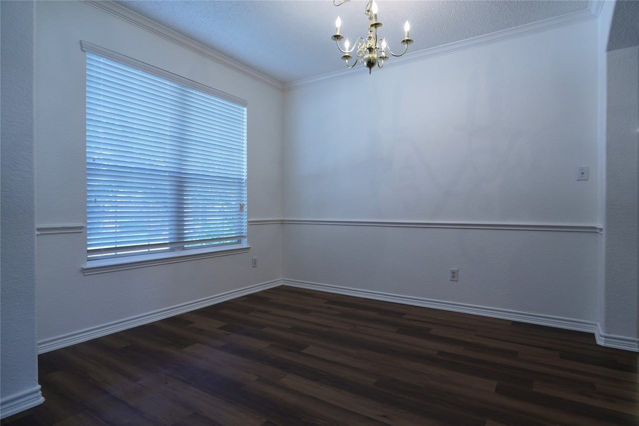 2032 Fox Glen Dr - Photo 3 of 24