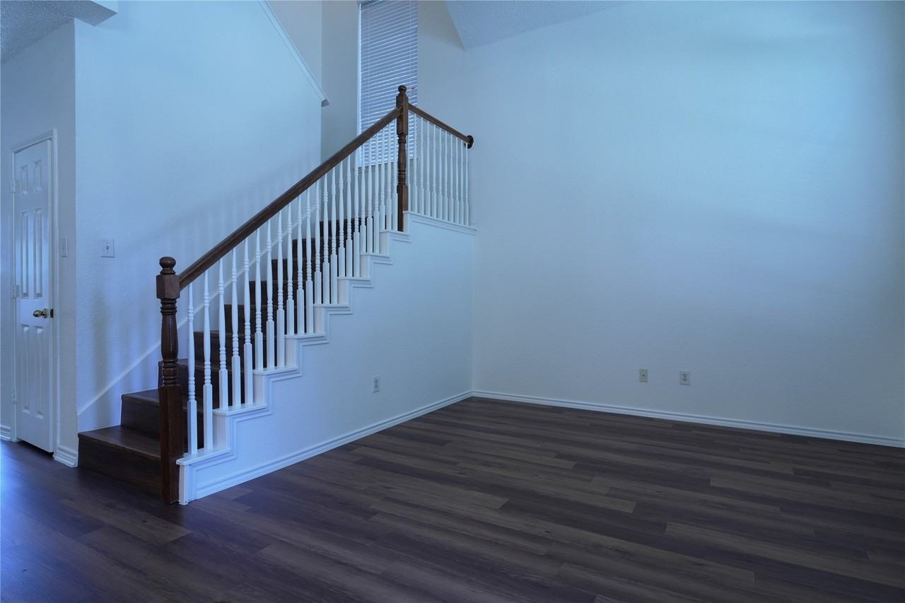 2032 Fox Glen Dr - Photo 4 of 24