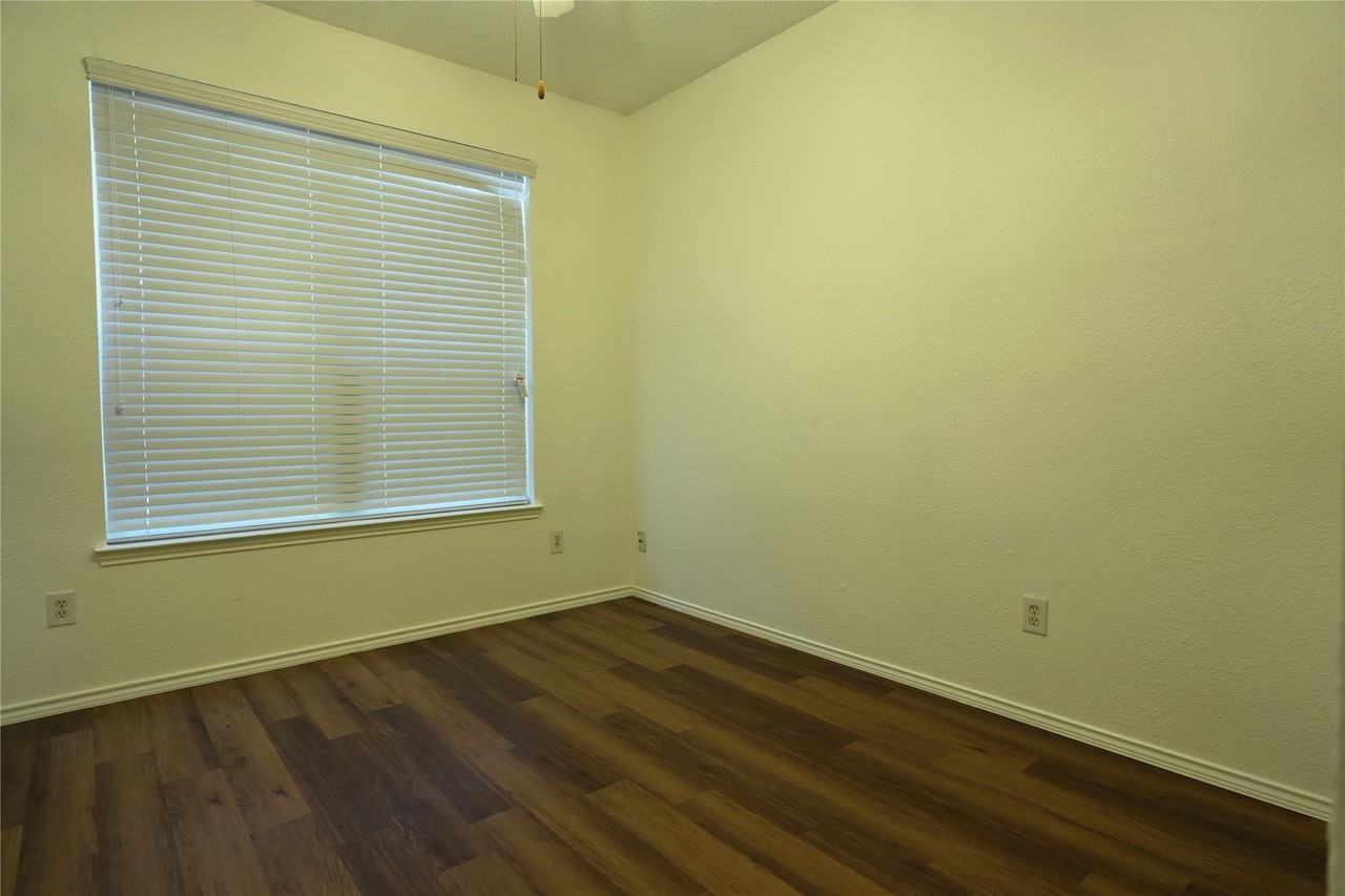 2032 Fox Glen Dr - Photo 5 of 24