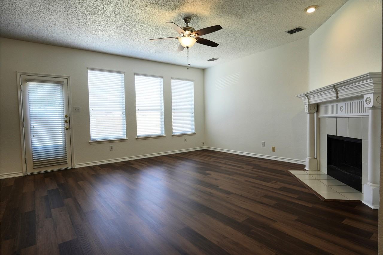 2032 Fox Glen Dr - Photo 6 of 24