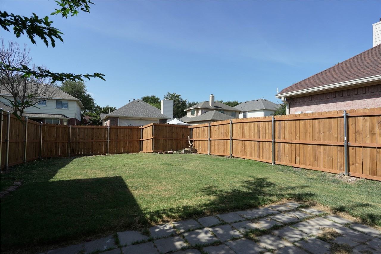 2032 Fox Glen Dr - Photo 7 of 24