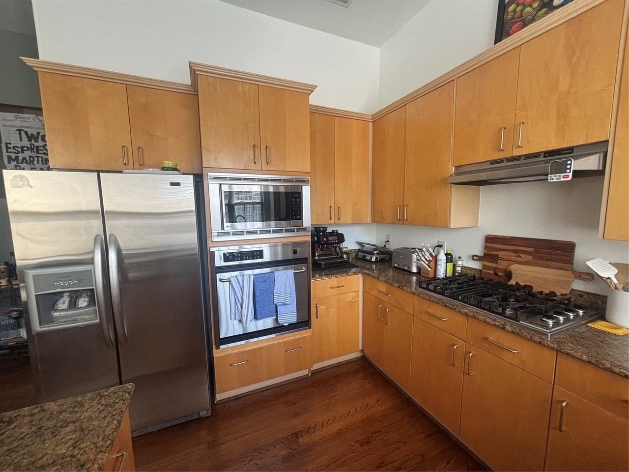 4116 N Hall St - Photo 4 of 17
