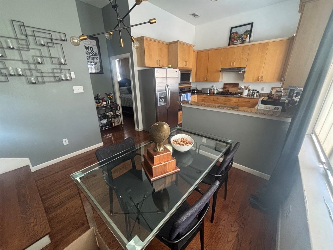 4116 N Hall St - Photo 6 of 17