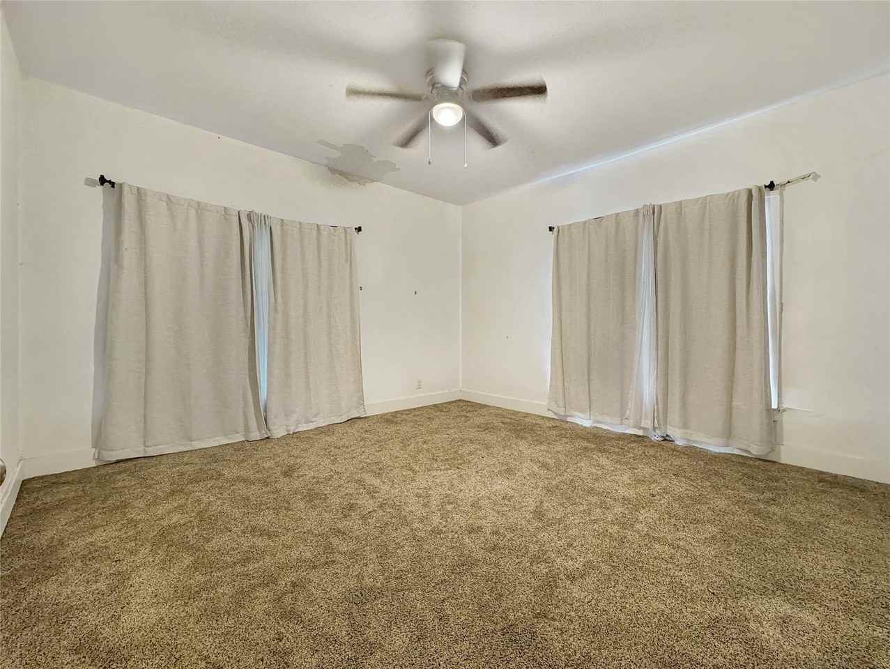 2847 Metropolitan Ave - Photo 2 of 8