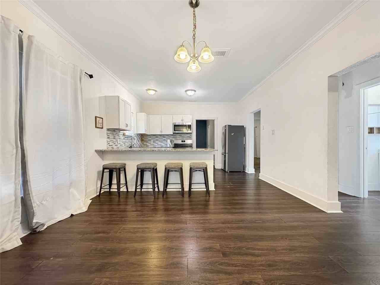 2847 Metropolitan Ave - Photo 3 of 8