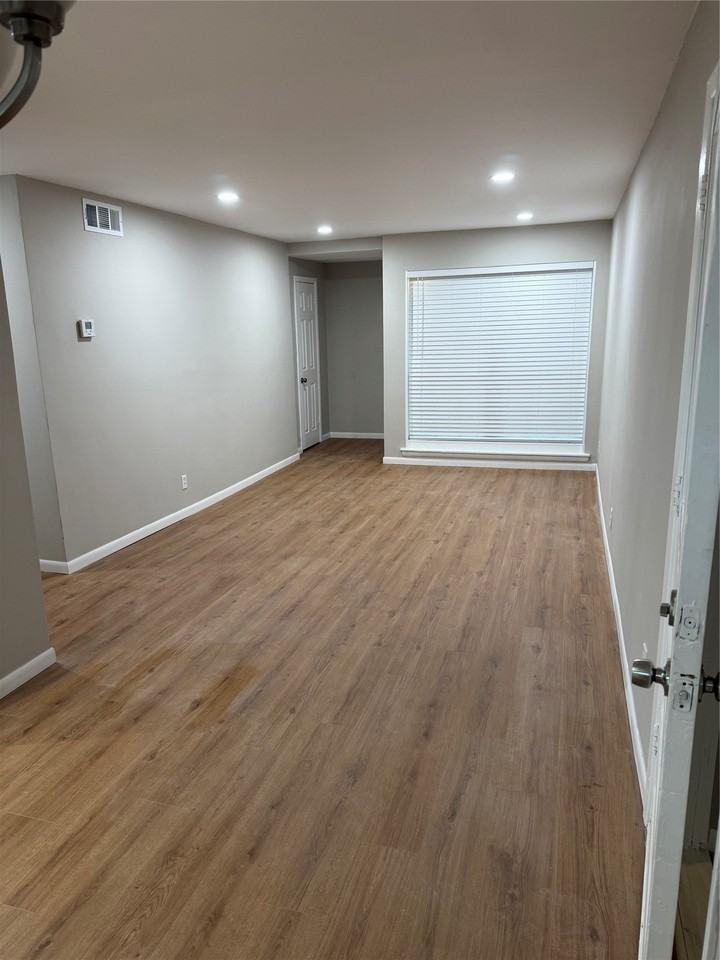 2439 Maverick Ave - Photo 3 of 10