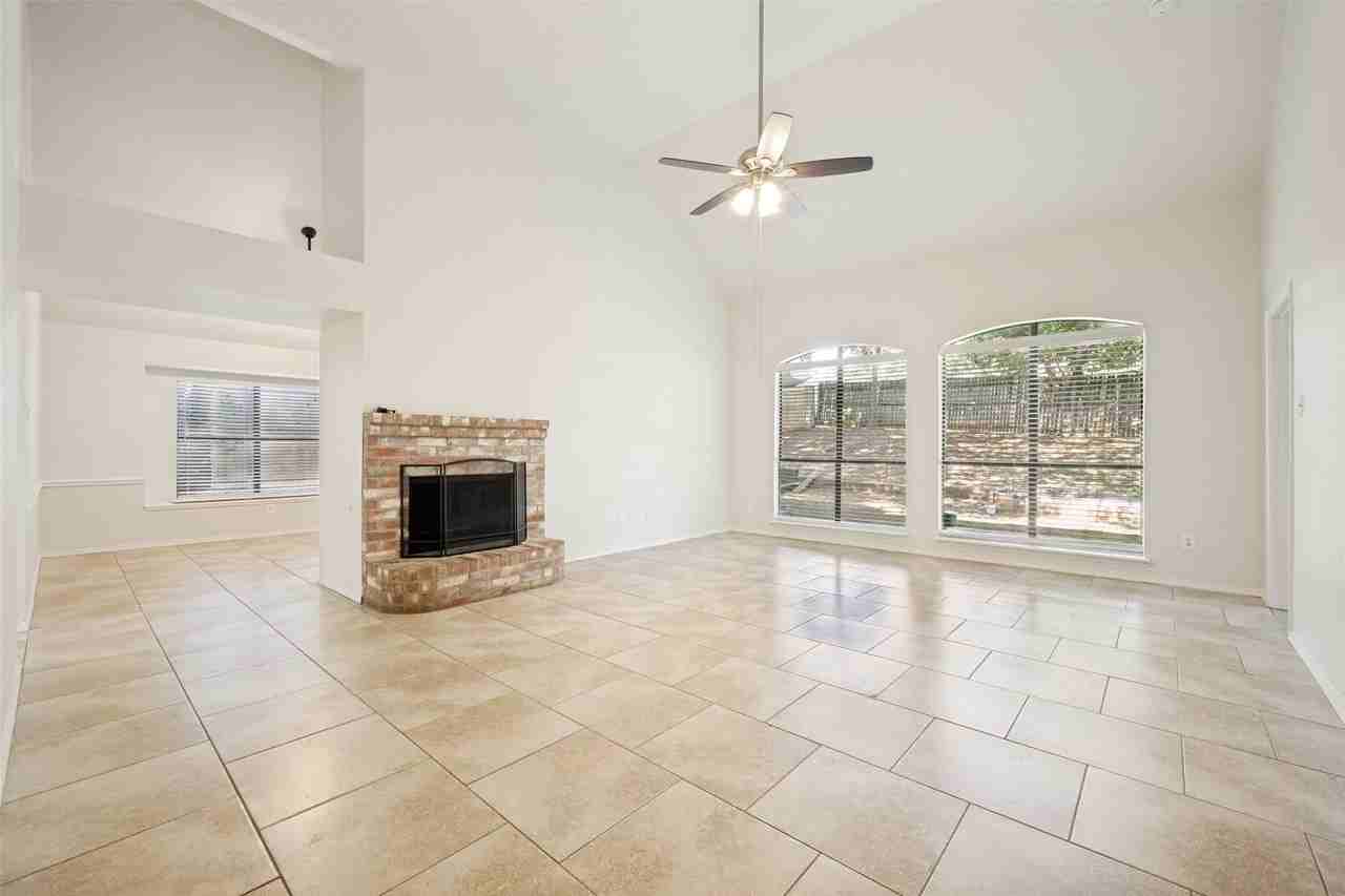 2515 Mountainview Dr - Photo 2 of 12