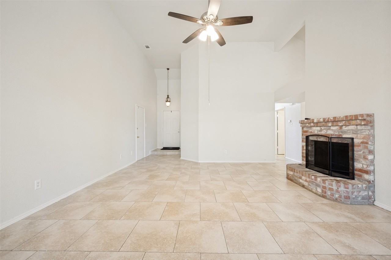 2515 Mountainview Dr - Photo 3 of 12