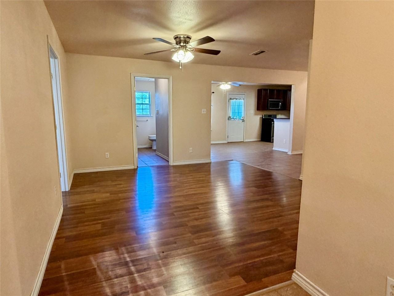 1402 Westmoreland St - Photo 2 of 16