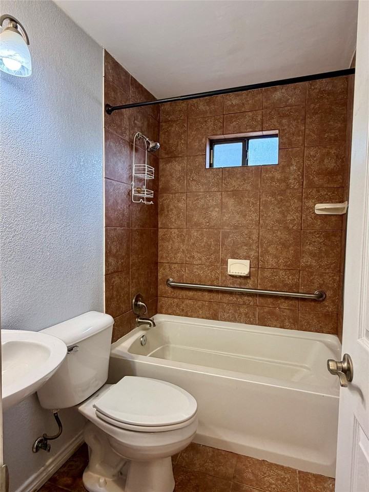 1402 Westmoreland St - Photo 6 of 16