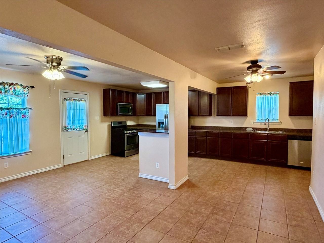 1402 Westmoreland St - Photo 7 of 16