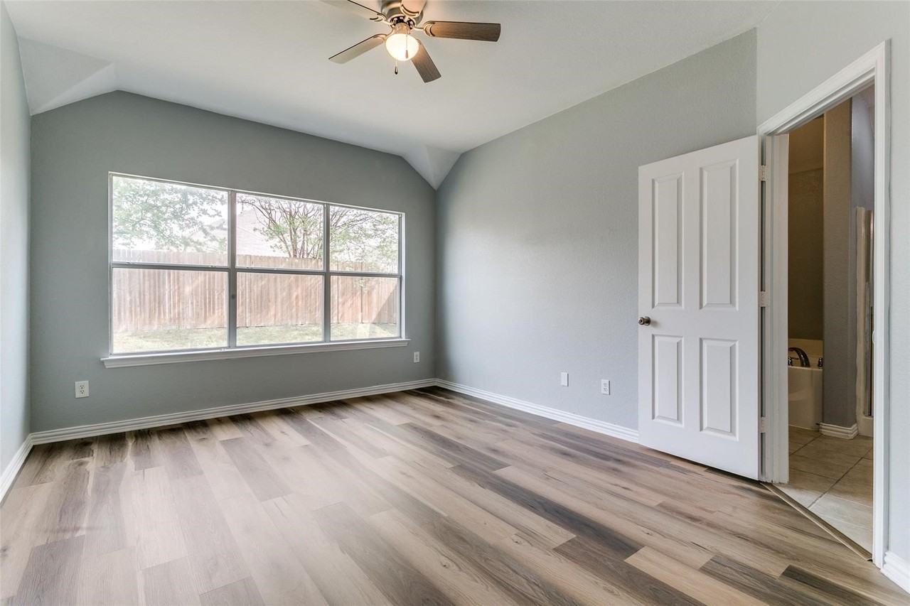815 Creekside Dr - Photo 3 of 16