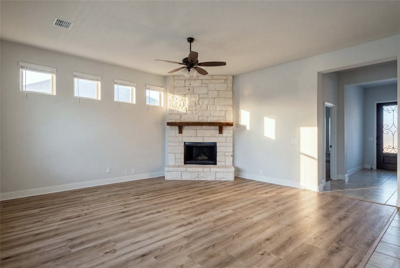 1514 Nighthawk Ln - Photo 3 of 28
