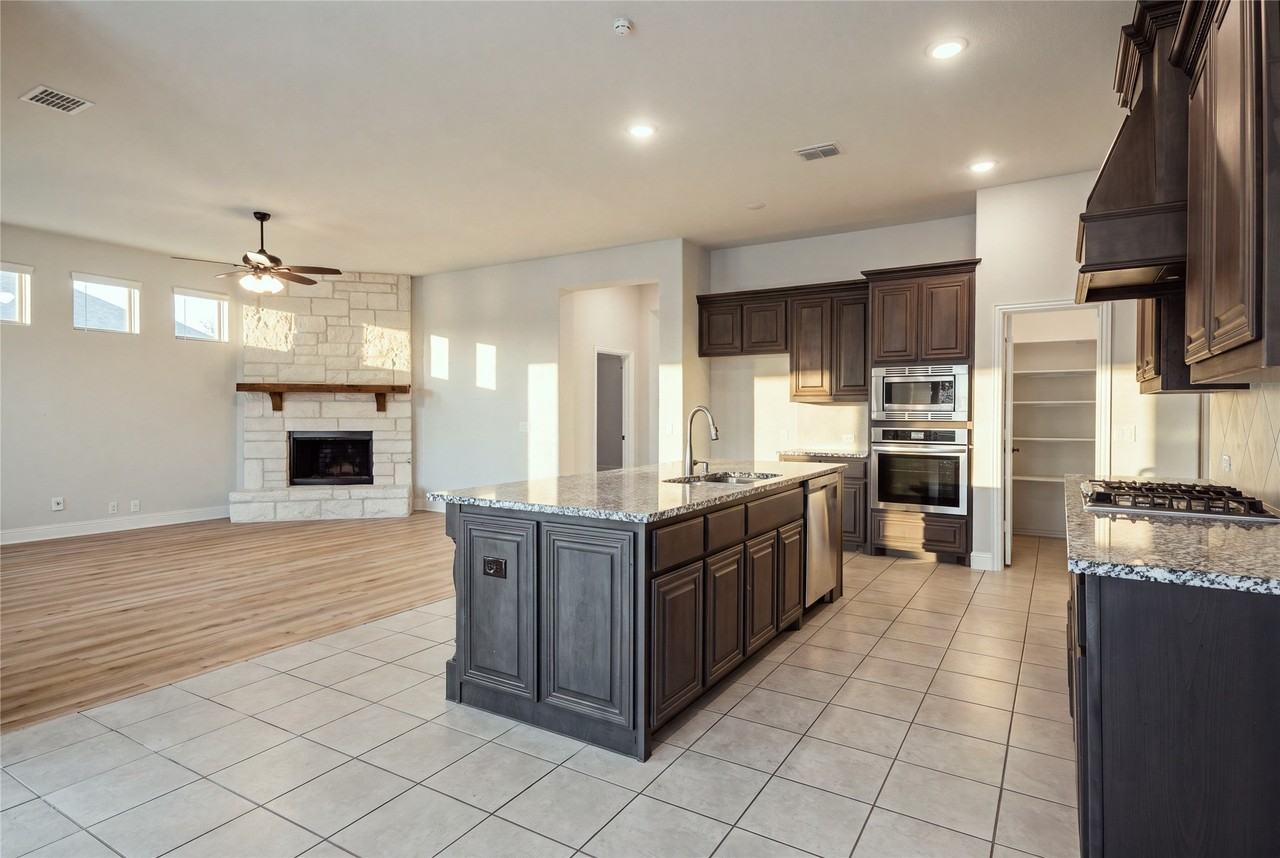 1514 Nighthawk Ln - Photo 4 of 28