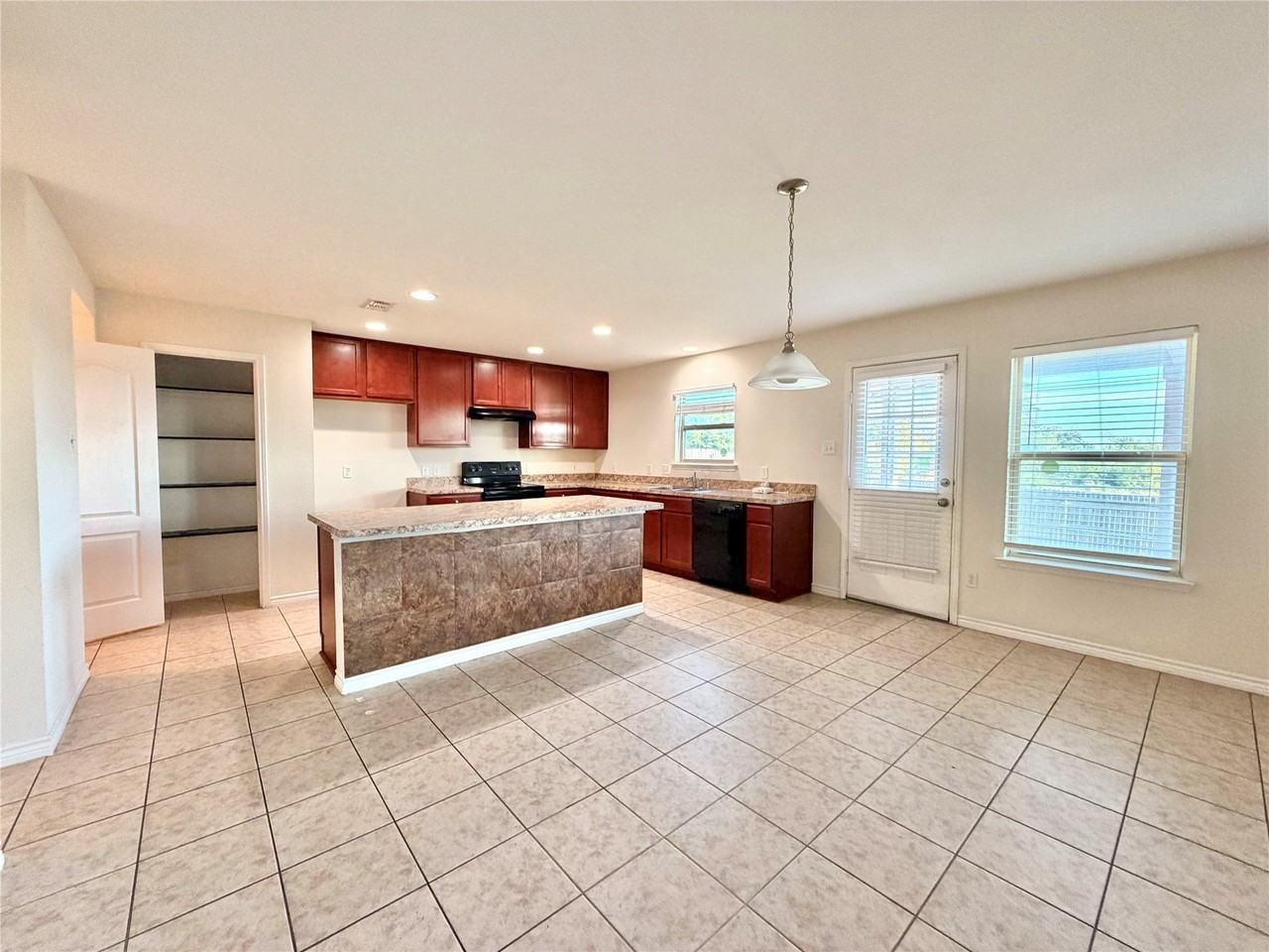 6309 Waterhill Ln - Photo 5 of 37