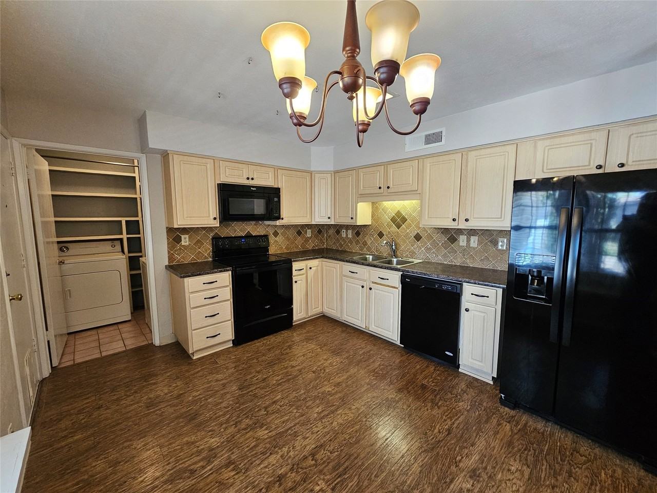 7713 Jerome Dr - Photo 5 of 27