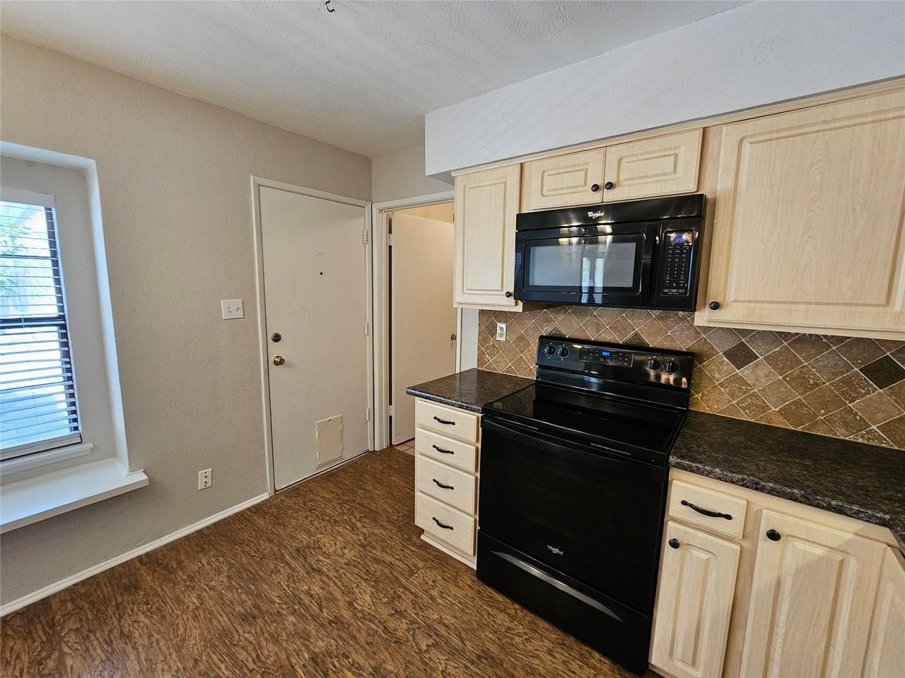 7713 Jerome Dr - Photo 7 of 27