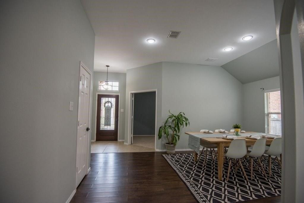 809 Hardwood Dr - Photo 5 of 21