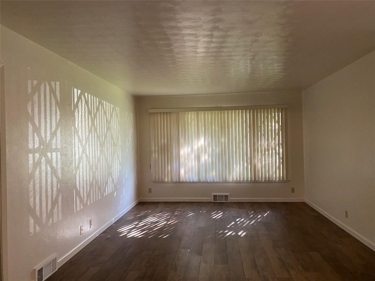 916 Ridgewood Ter - Photo 4 of 18