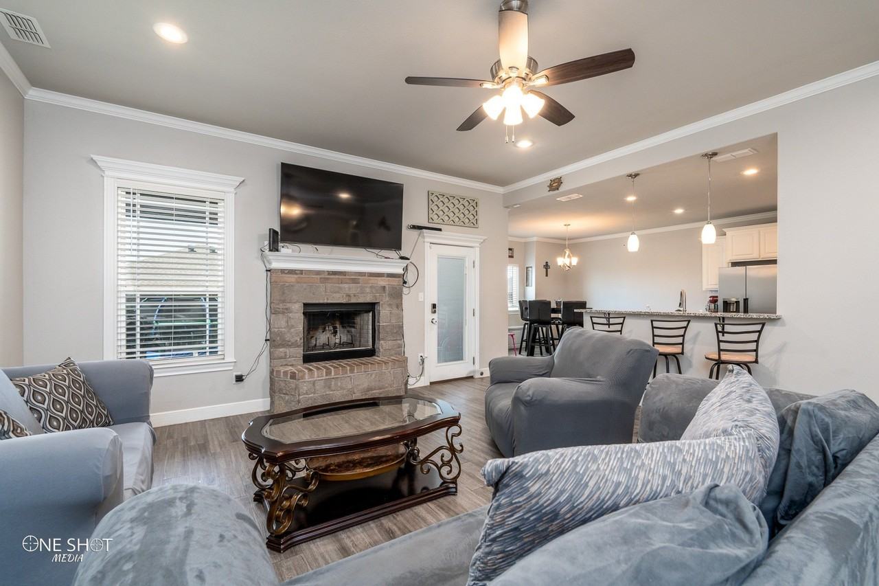 3018 Oakley - Photo 4 of 40