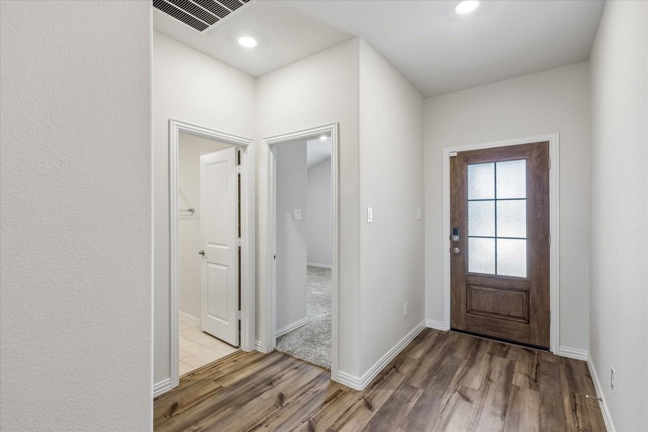 10440 Potawatomi Ln - Photo 3 of 29