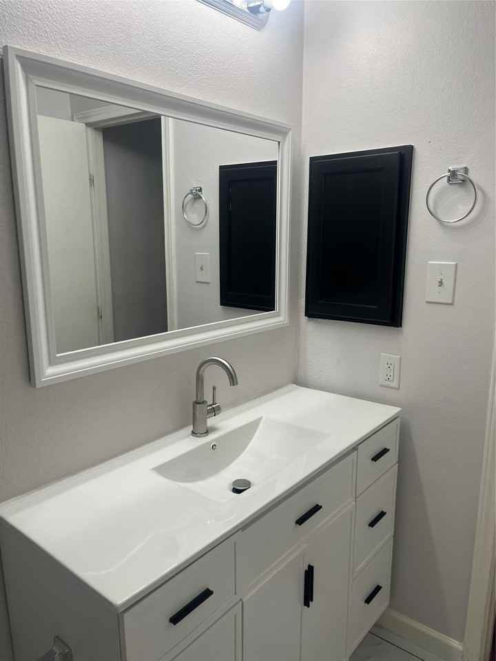 2621 Independence Dr - Photo 3 of 16