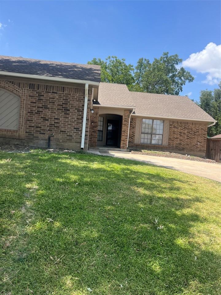 2621 Independence Dr - Photo 5 of 16