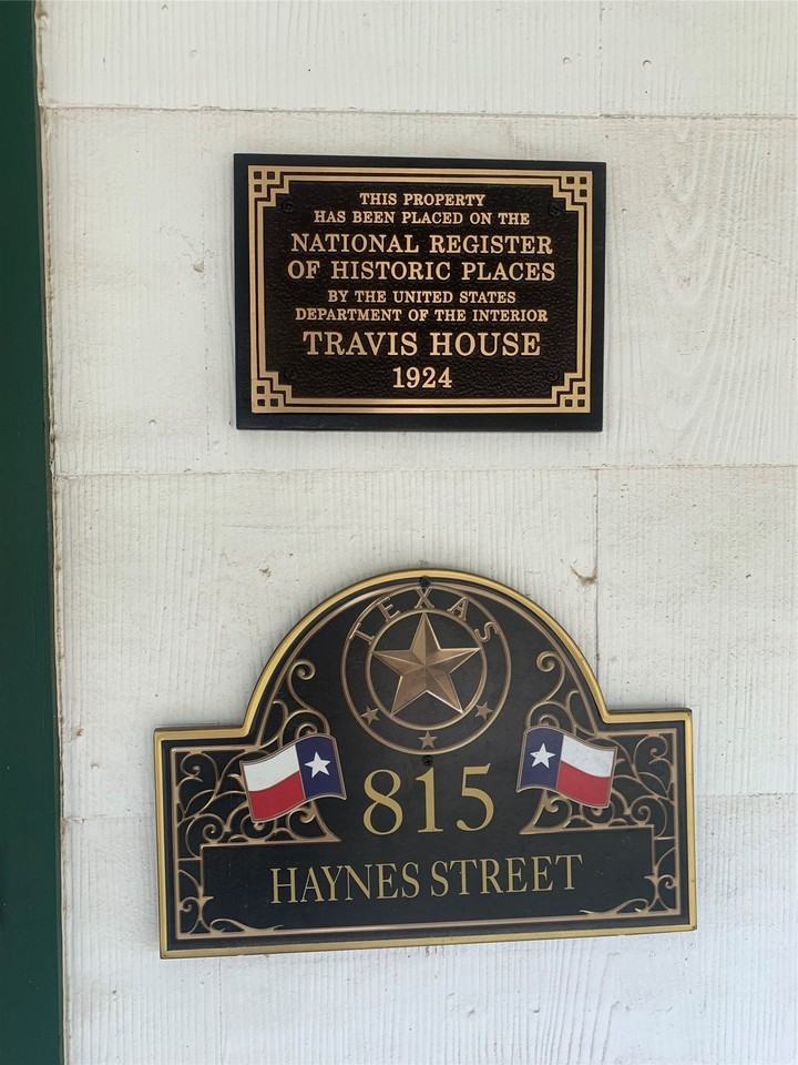 815 Haynes St - Photo 4 of 12