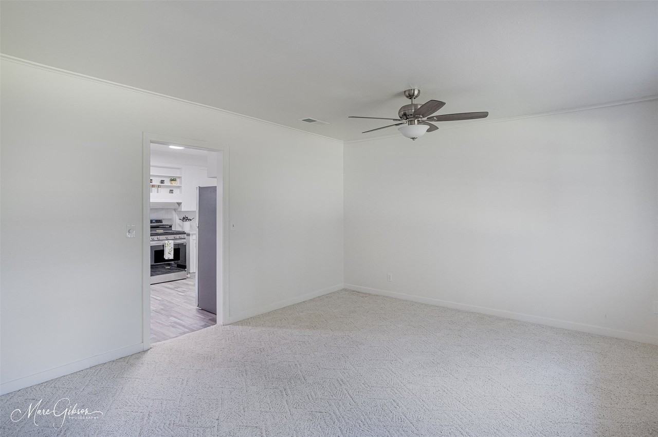 137 Lynn Ave - Photo 4 of 19
