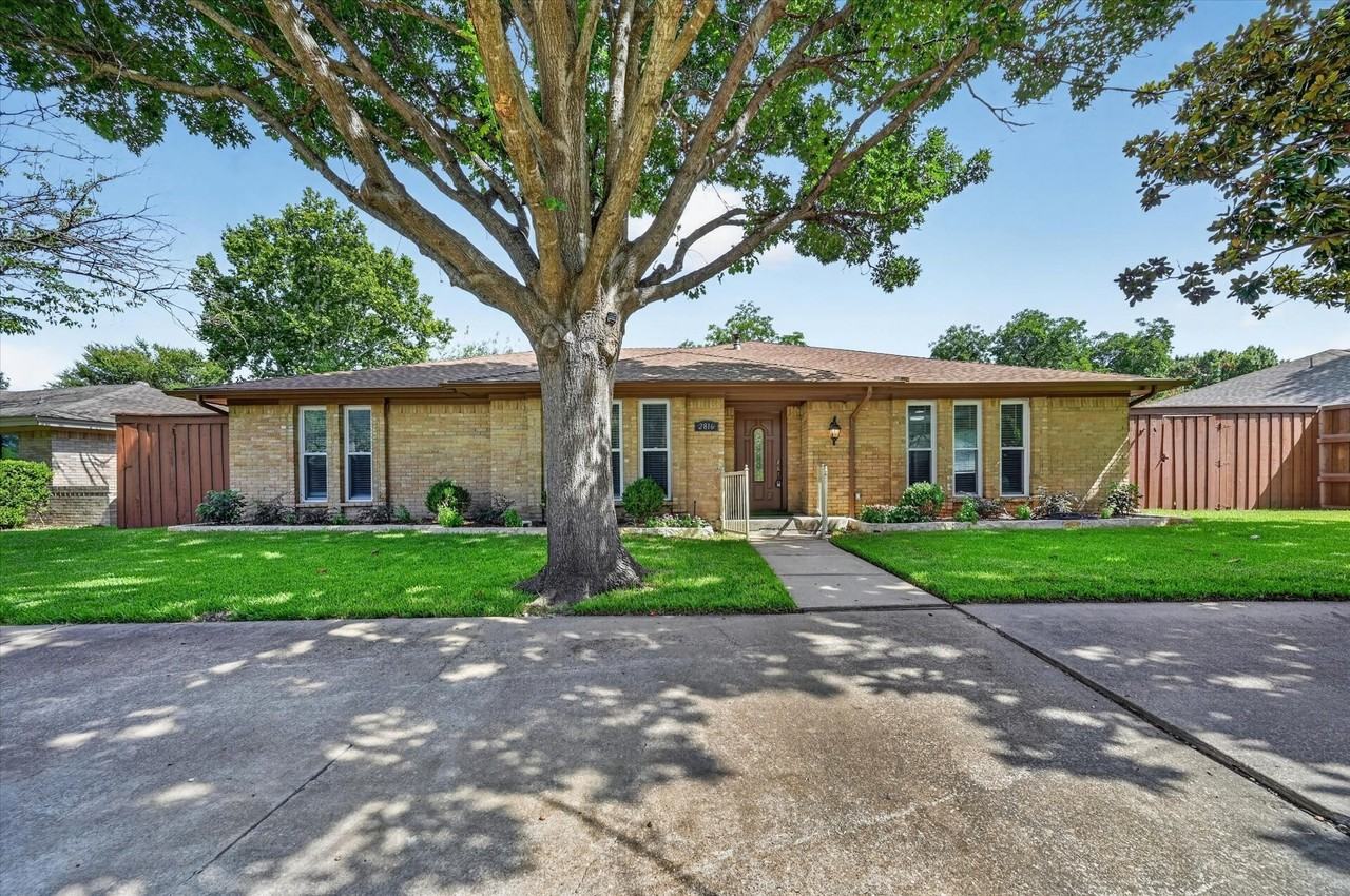 2816 Pinehurst Dr - Photo 4 of 33