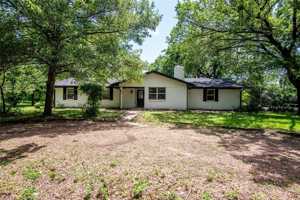 featured image of 607 E 15th St